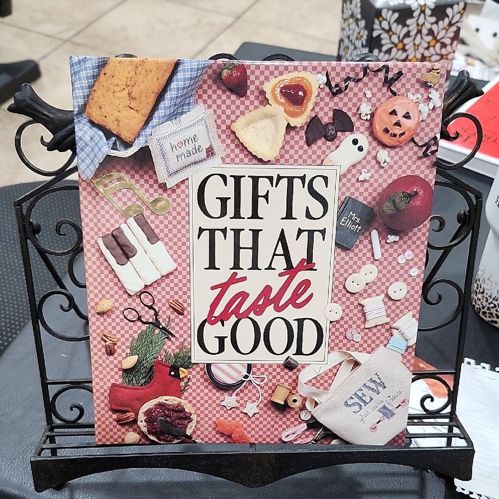 VINTAGE 1990 "GIFTS THAT TASTE GOOD" COOKBOOK